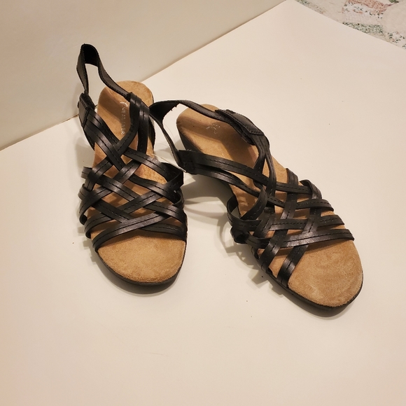 Black Sandals, Sz 9 - Picture 3 of 3